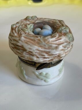 Bastin Vintage 1999 Ceramic Nest Trinket Box with Blue Eggs and Brown Nest